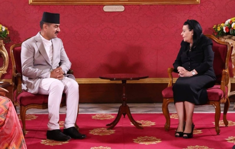 रेड कार्पेटमा स्पेनका लागि नेपाली राजदूत नेपालको स्वागत